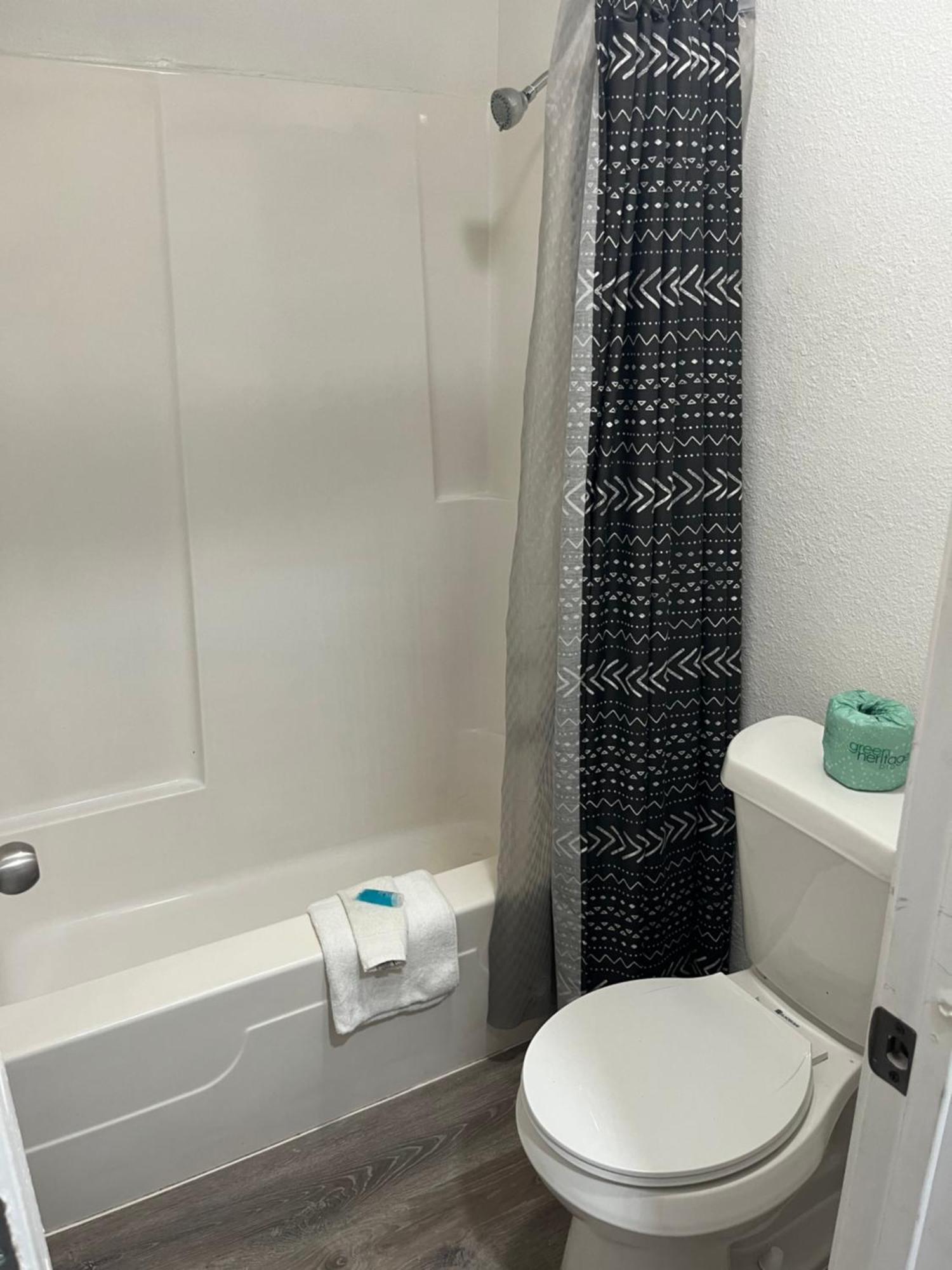 Glen Rose Inn & Suites Ngoại thất bức ảnh